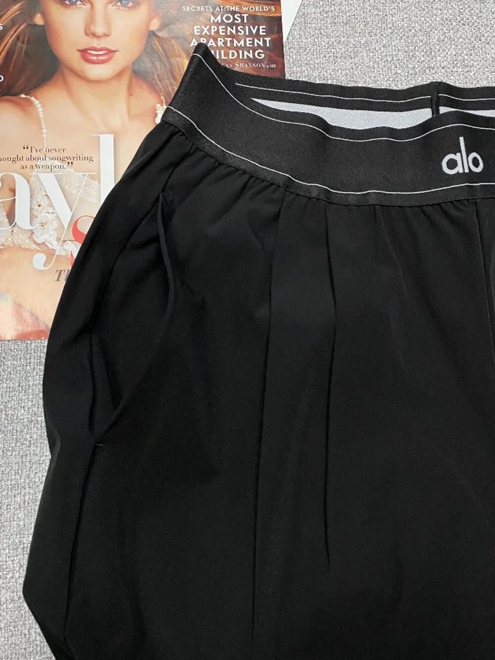ALO Yoga black—excellent from